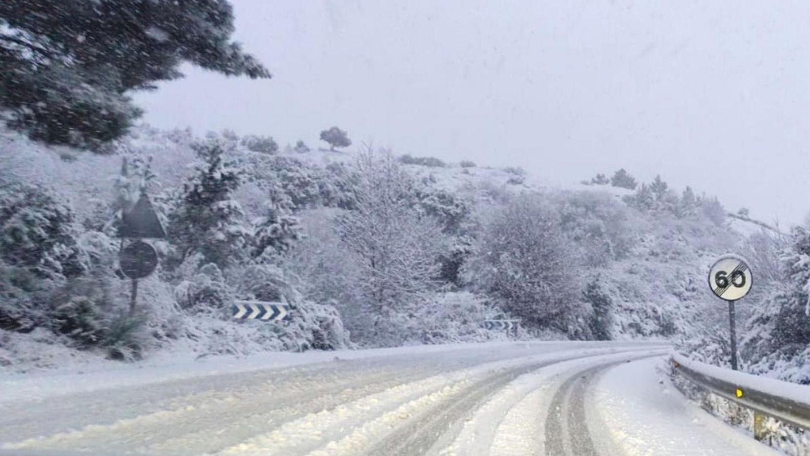 Las patronales de supermercados y transporte ven "desproporcionada" la restricción de la DGT a vehículos pesados y advierten de posibles problemas de desabastecimiento