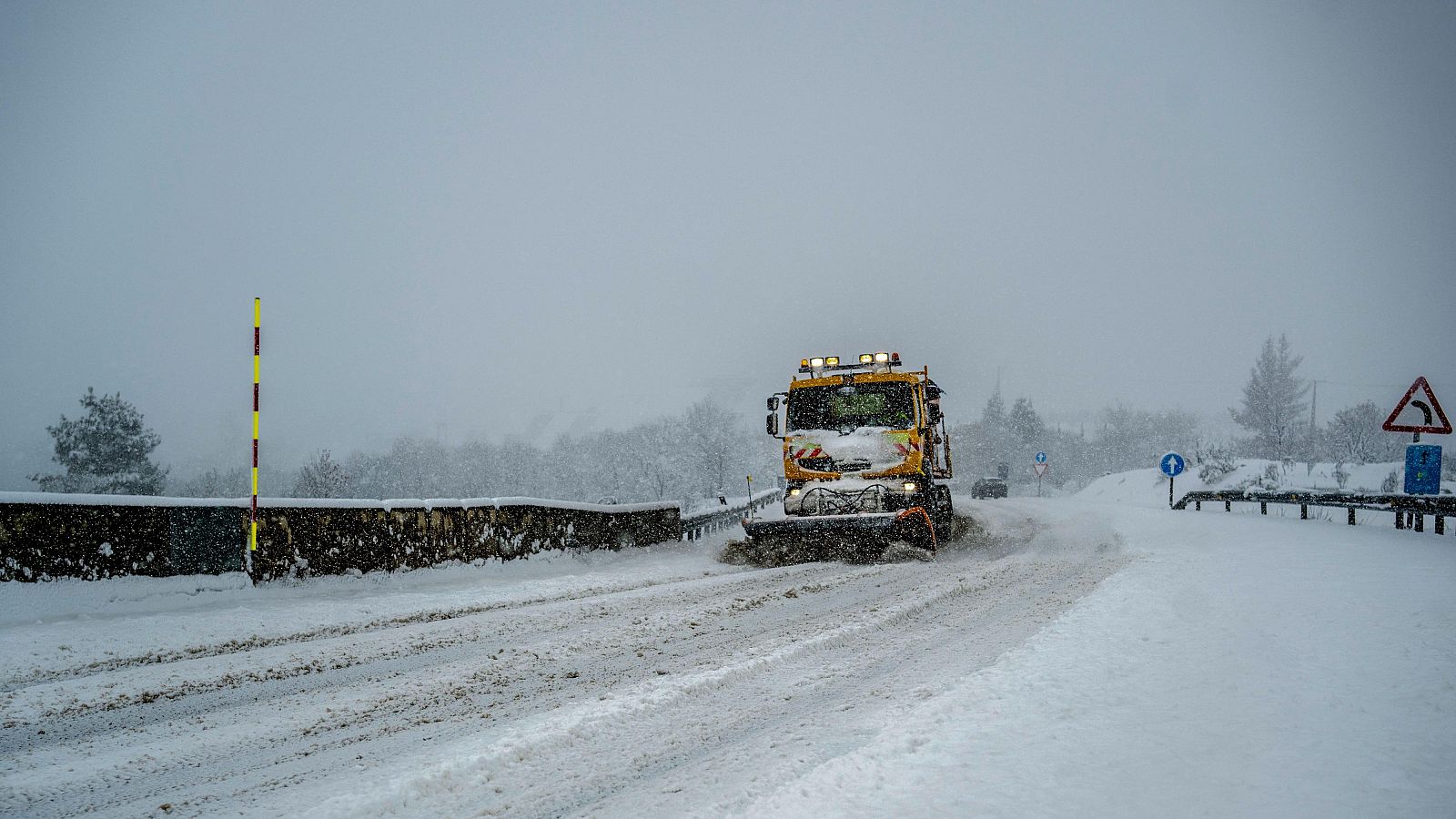 La borrasca Ingrid deja avisos en todo el país y el temporal de nieve afecta a 139 carreteras