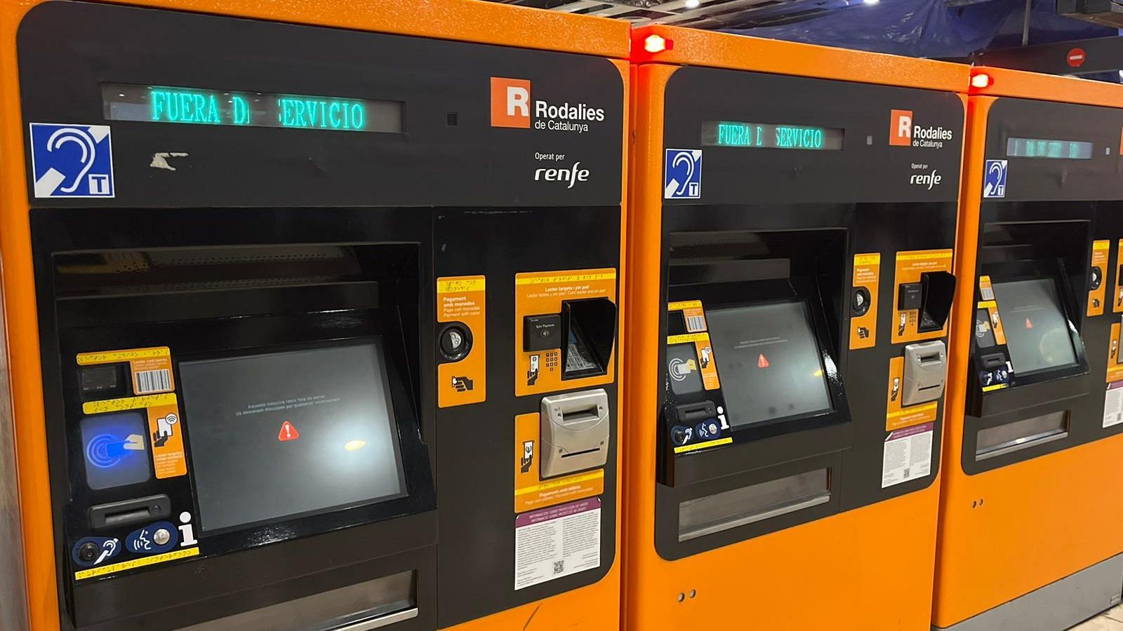 Renfe y Adif suspenden el servicio de Rodalies en Cataluña hasta que se pueda garantizar la seguridad