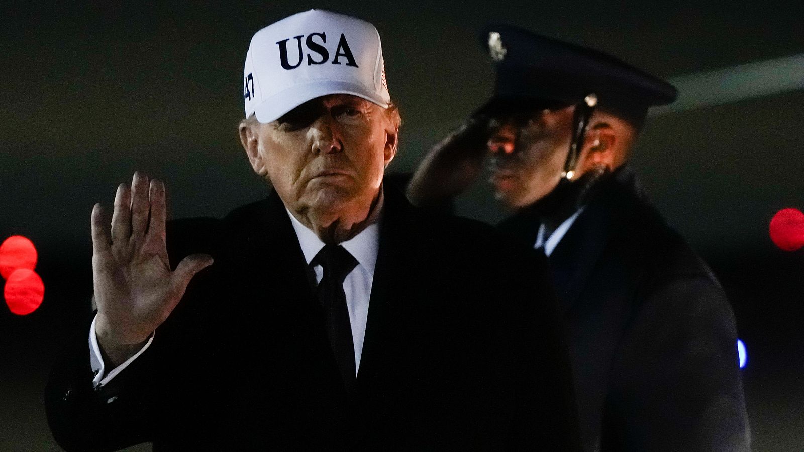 Trump acusa al alcalde de Mineápolis y al gobernador de Minnesota de incitar a la "insurrección"