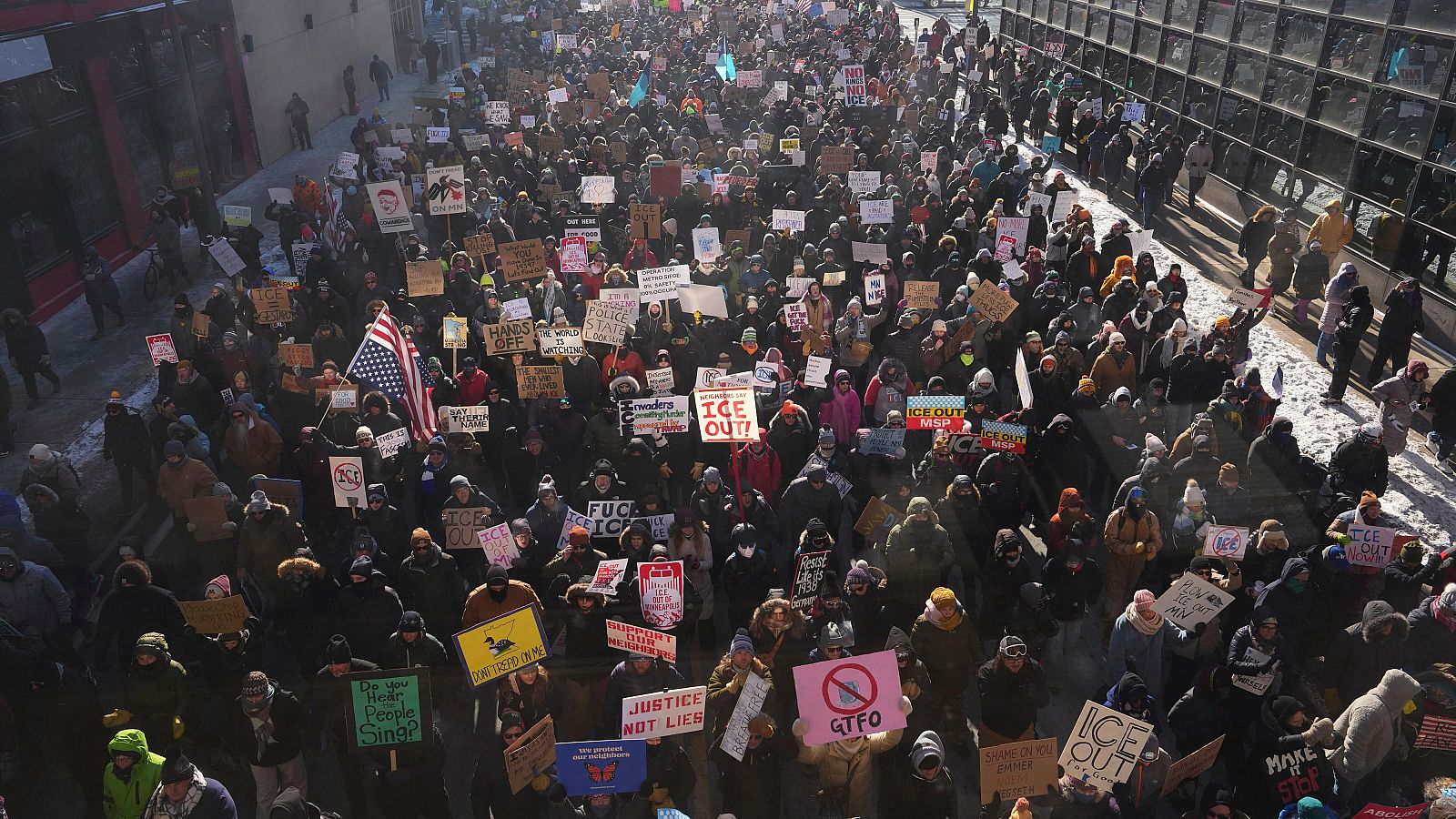 Protesta contra el ICE en el centro de Minneapolis el domingo 25 de enero.
