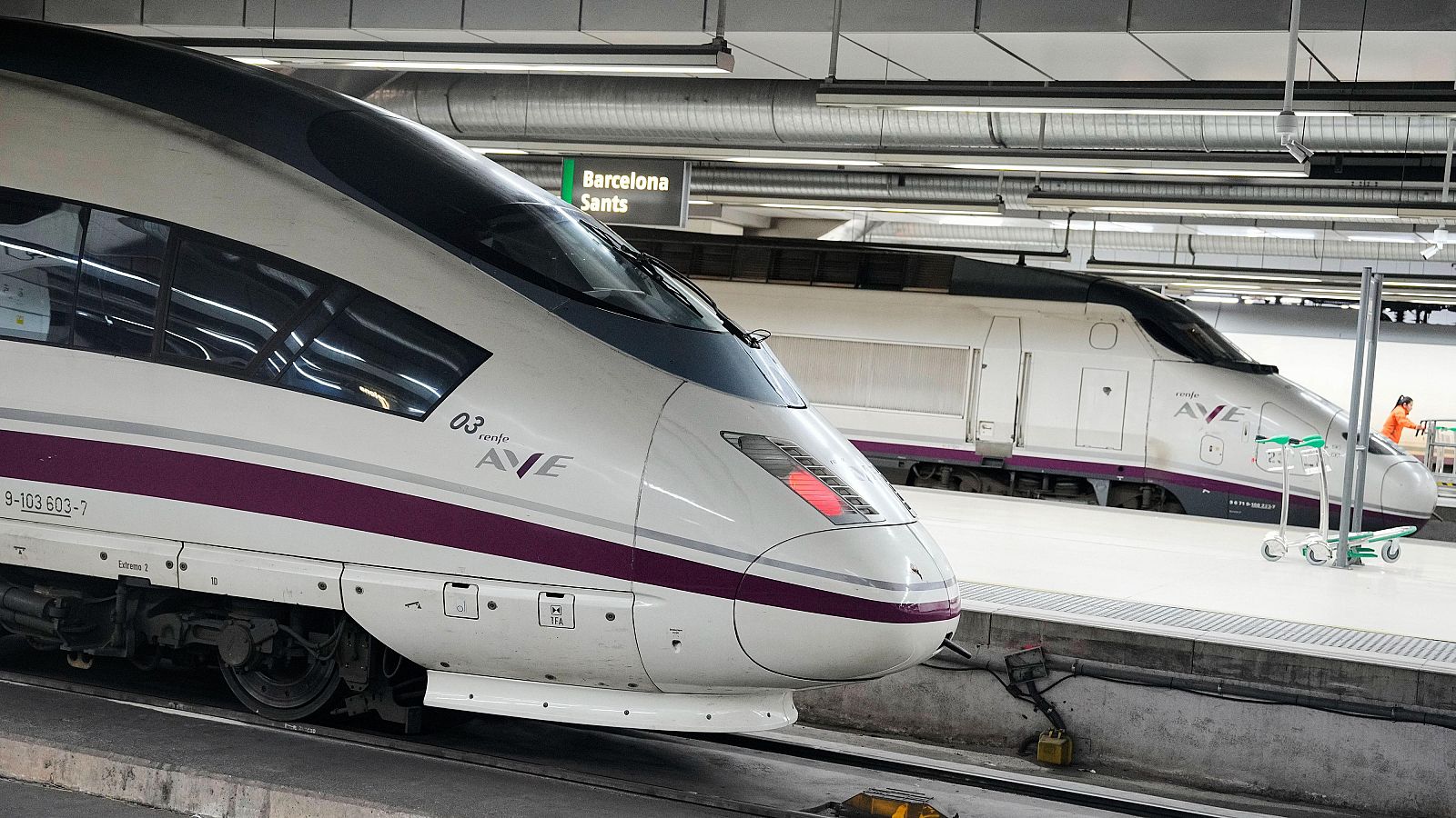 Adif reduce la velocidad máxima a 80km/h en un tramo de la línea entre Madrid y Barcelona por una rotura en la vía