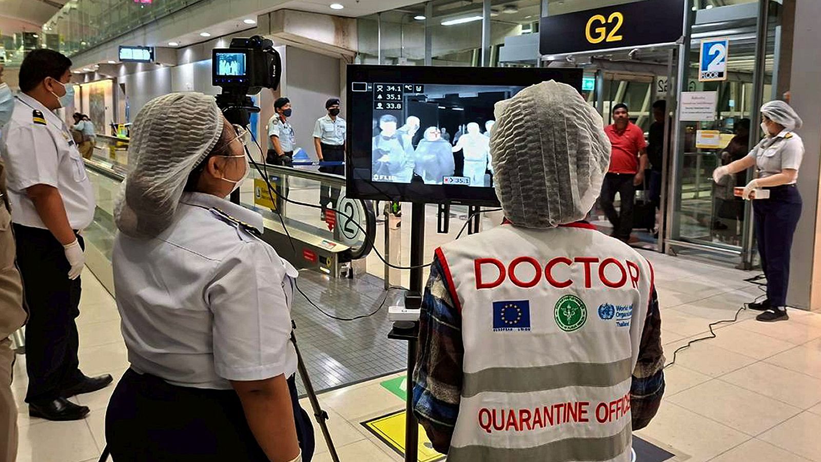Controles en un aeropuerto de Tailandia sobre los pasajeros de la India