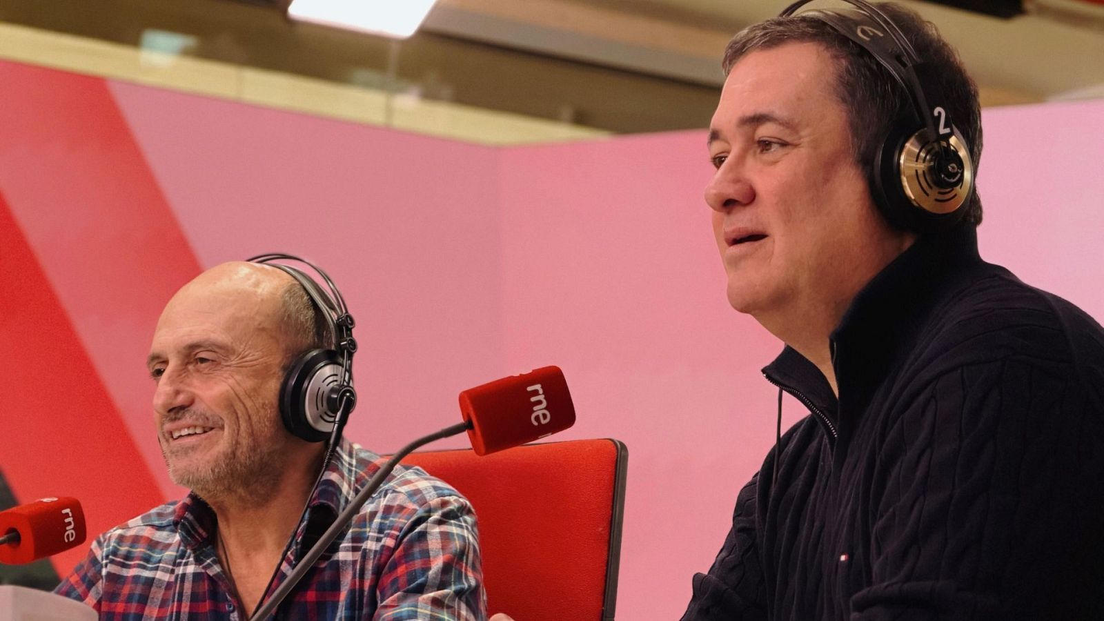 Pepe Viyuela y Secun de la Rosa, en un momento de su entrevista en la Casa de la Radio.