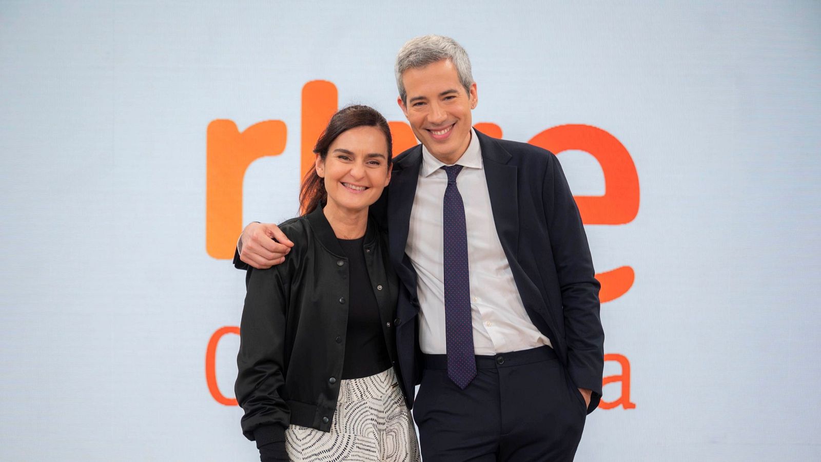 Laura Folguera, directora de continguts de La 2Cat i Oriol Nolis, director de La 2Cat