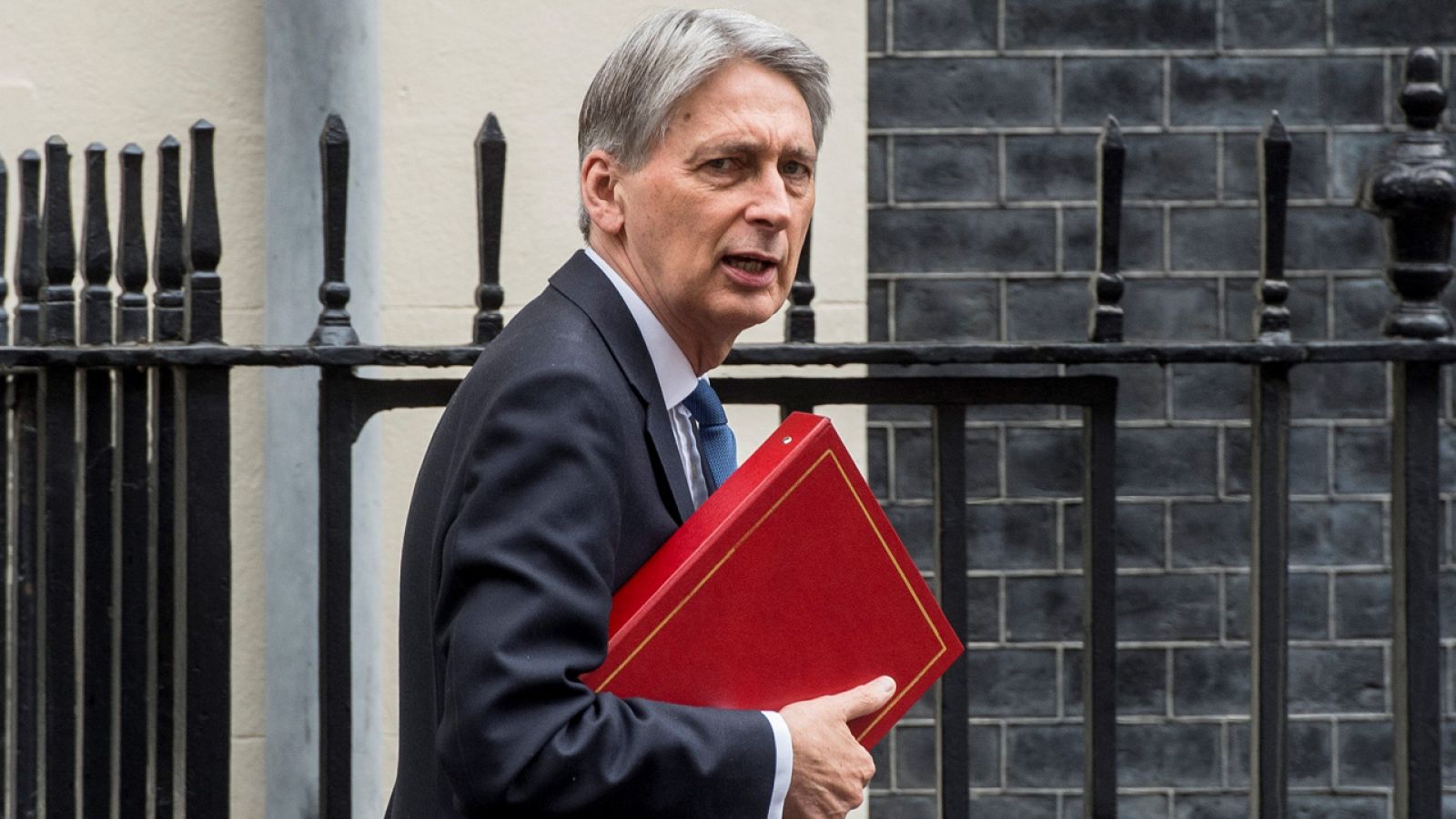 El ministro de Economía británico, Philip Hammond, a su salida de Downing Street este miércoles