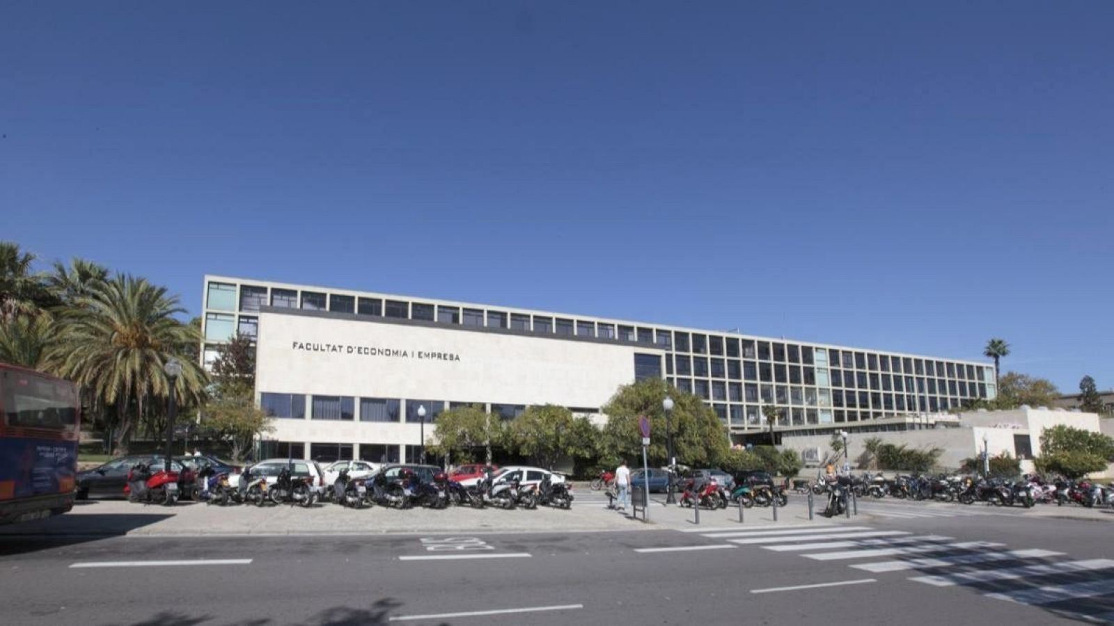 Facultad de Economía de la Universidad de Barcelona, sede del departamento de Sociología donde Ramón Flecha es catedrático emérito.