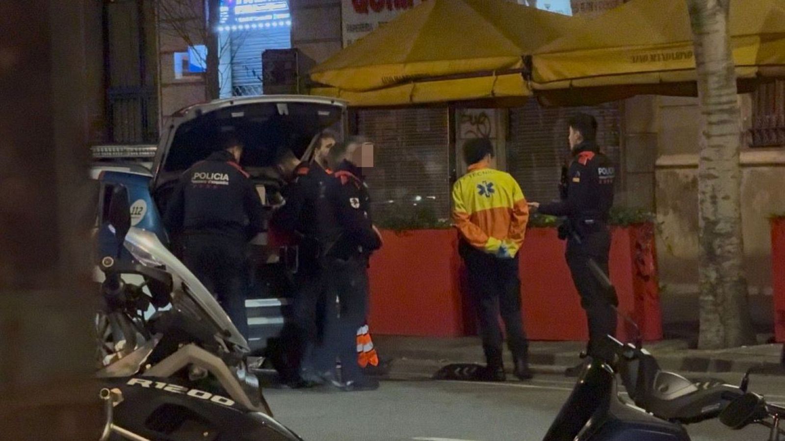 Fereixen un home i, quan arriben els Mossos, se'n troben un altre dins d'un armari