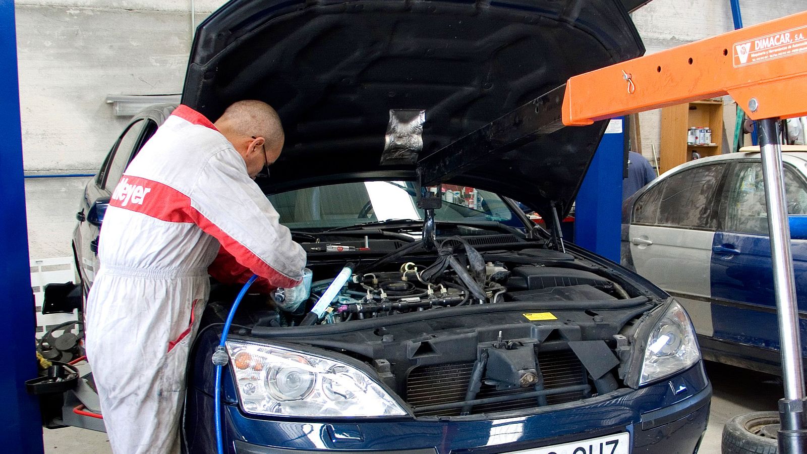 Trabajo busca un acuerdo tripartito para subir el SMI ofreciendo descuentos fiscales a empresas por contratar con un sueldo superior