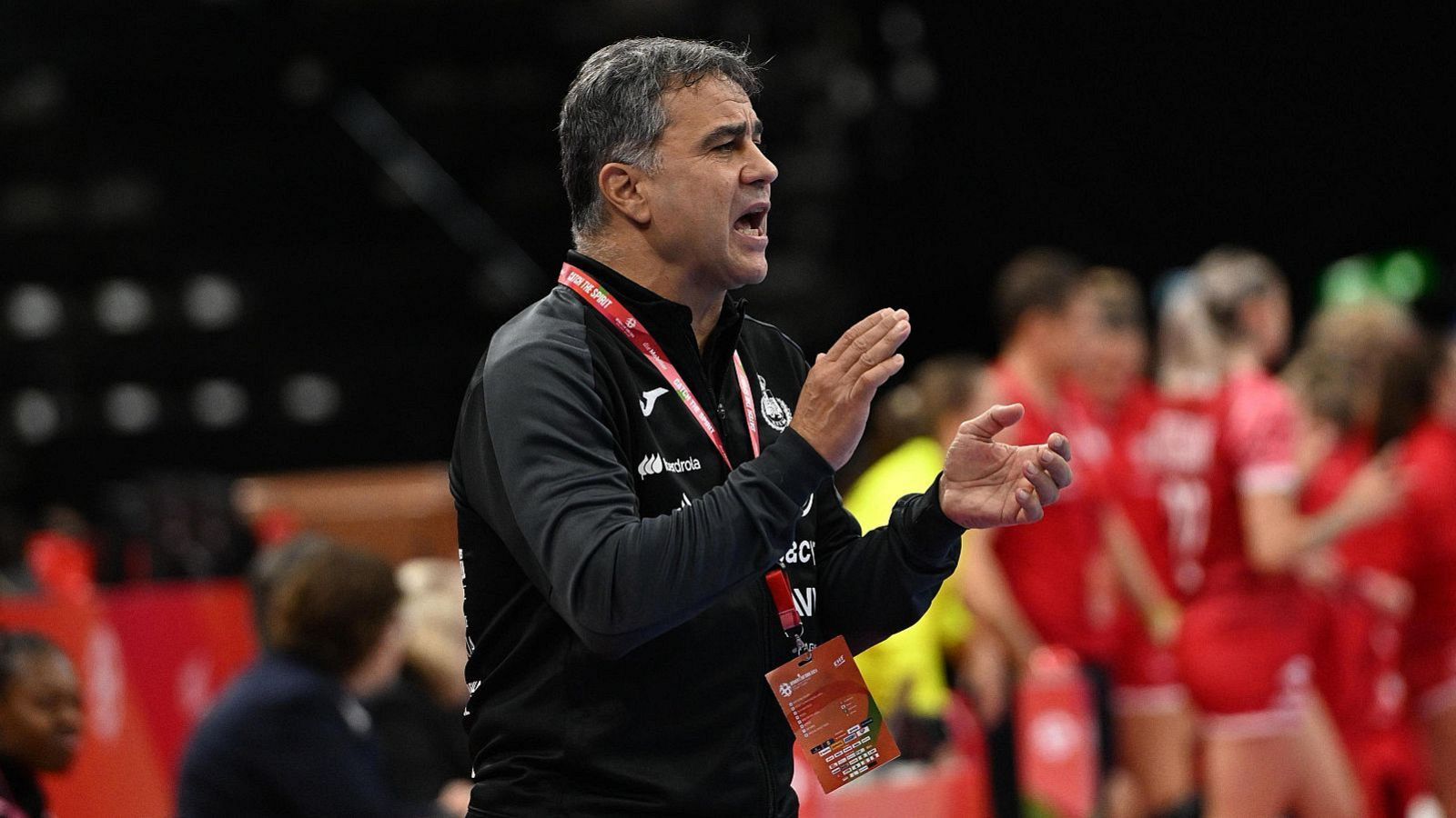 Ambros Martín ya no es seleccionador nacional de balonmano femenino.