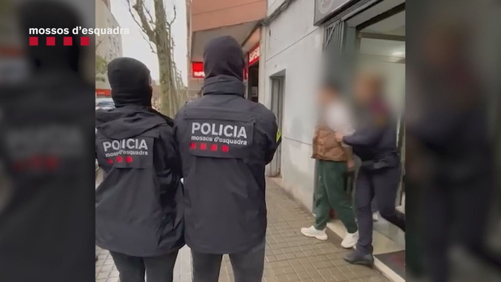 Moment de la detenció de l'acusat de finançament de terrorisme a L'Hospitalet
