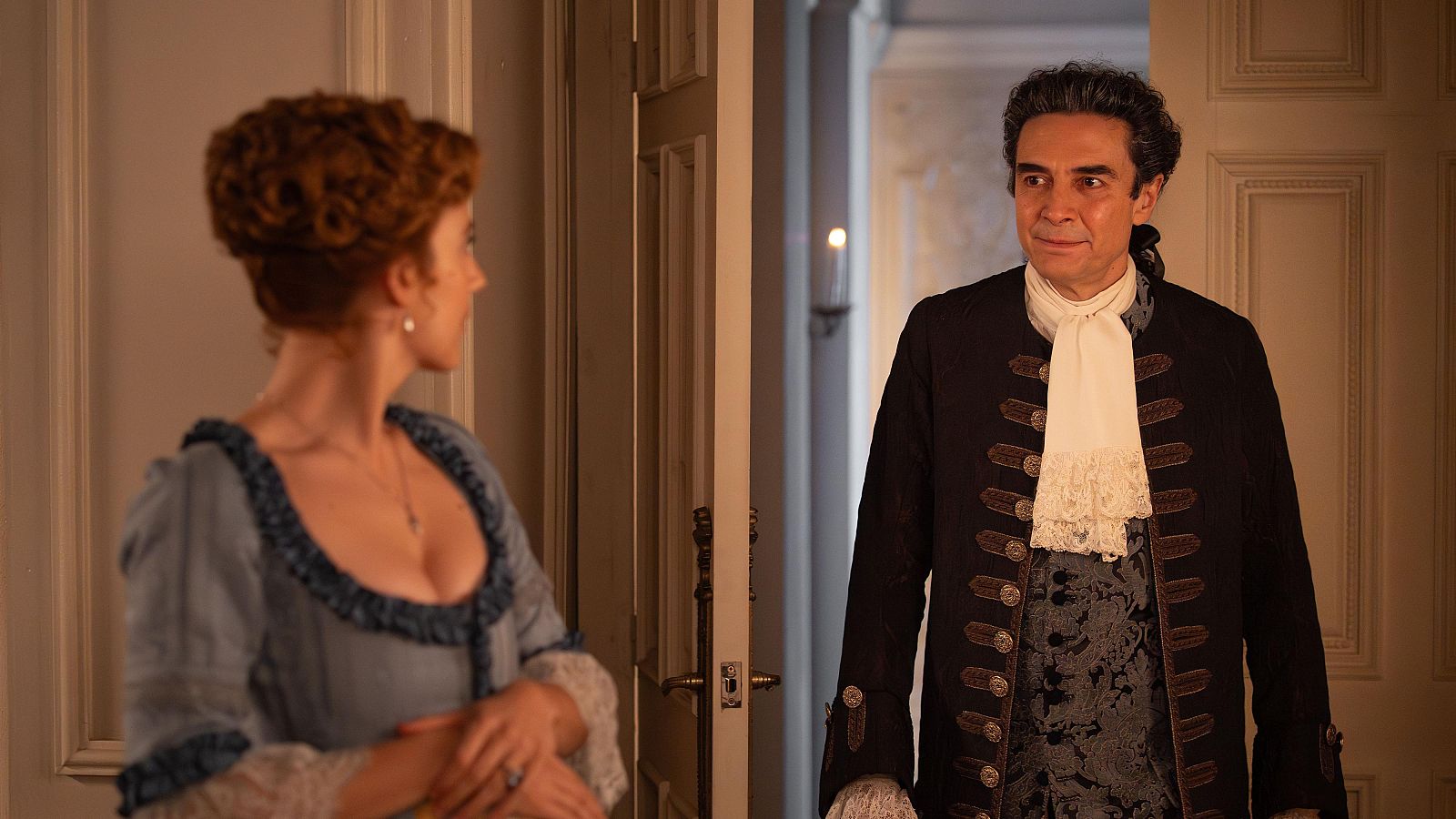 El duque habla con Adriana como si fuera una hija