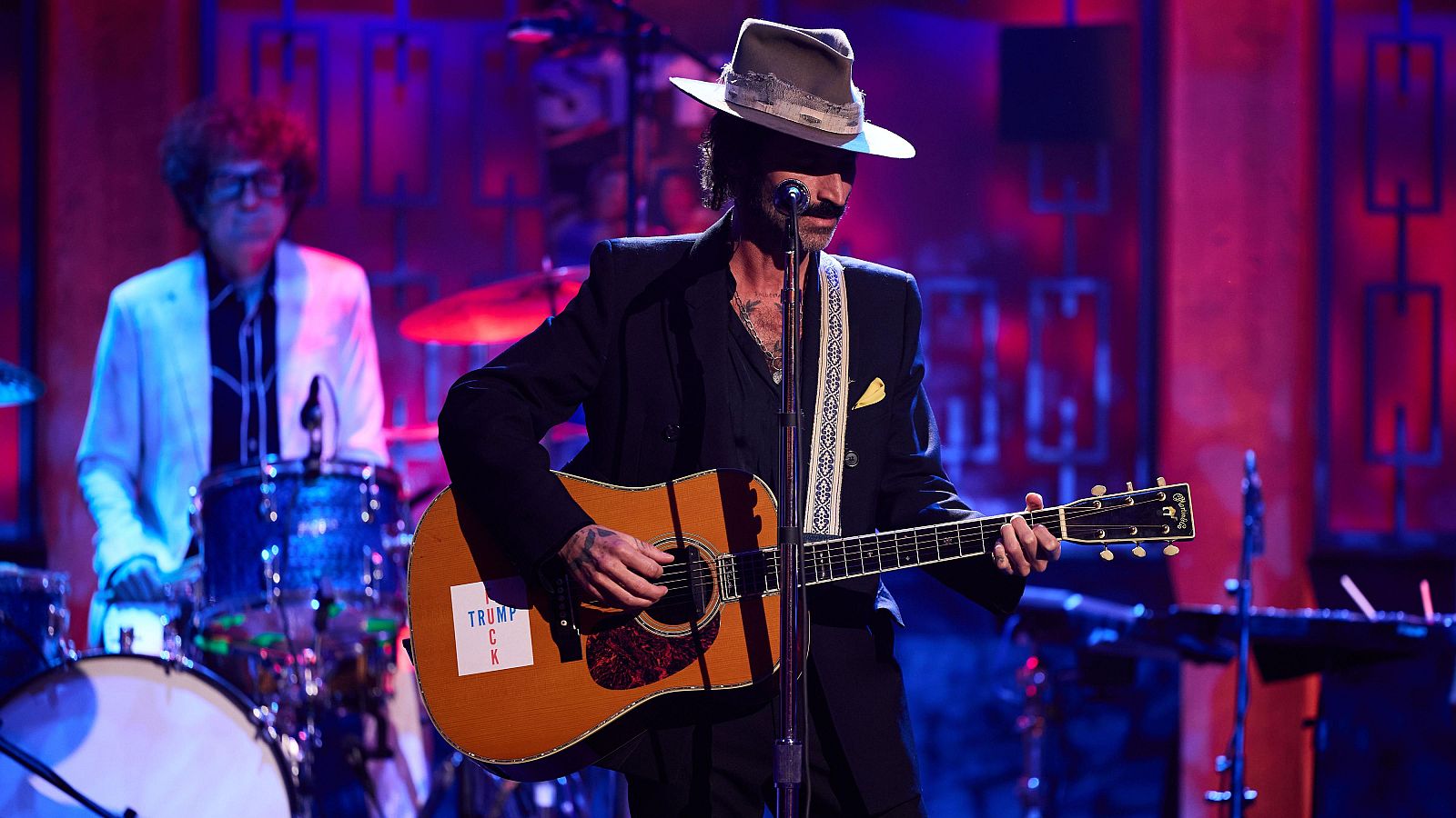 Leiva interpreta "Hasta que me quede sin voz" en La Revuelta 2/2/26