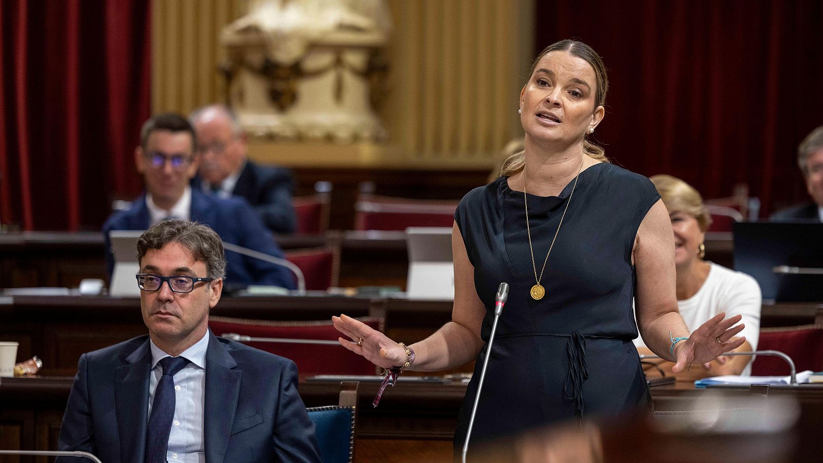 El Parlamento de Baleares pide prohibir el burka en espacios públicos