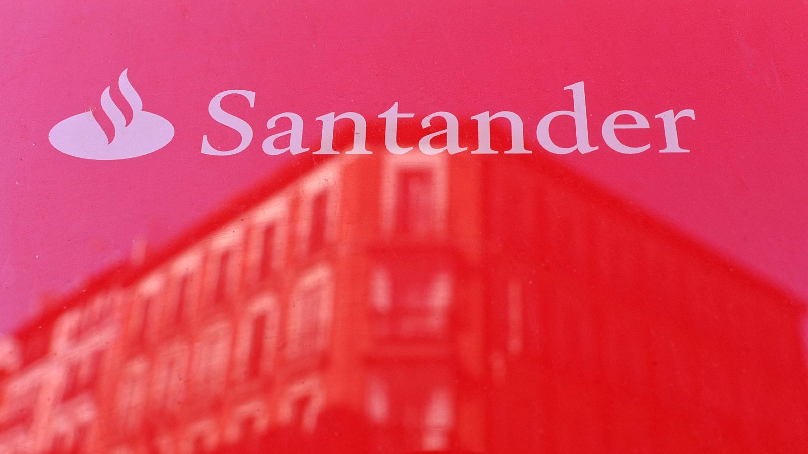 El Banco Santander vuelve a batir récords de beneficios al ganar 4.101 millones de euros en 2025, un 12% más