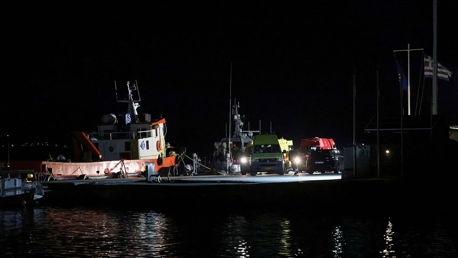 Mueren al menos 14 personas migrantes al chocar su embarcación con un barco de guardacostas griego