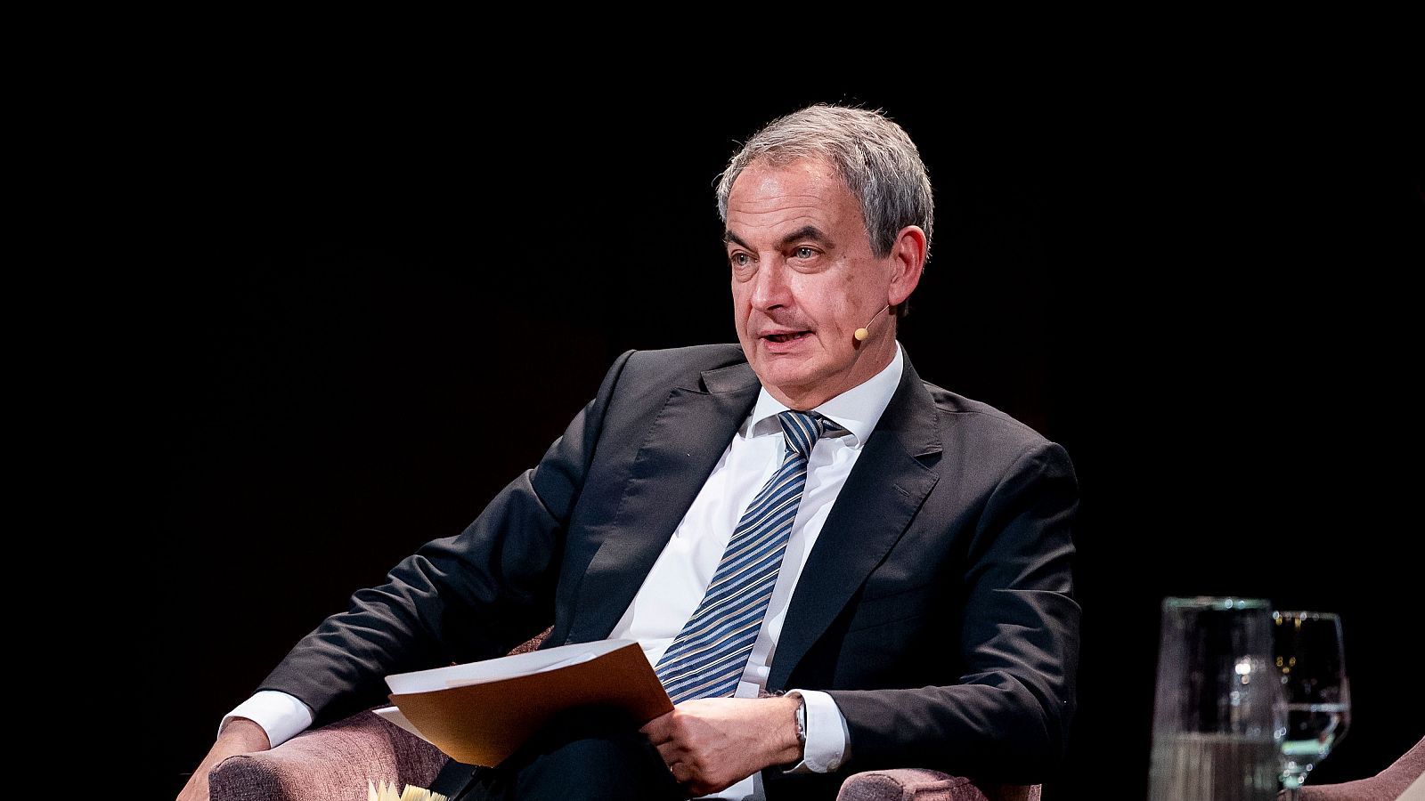 El expresidente del Gobierno José Luis Rodríguez Zapatero, en un acto en el Ateneo de Madrid este martes.