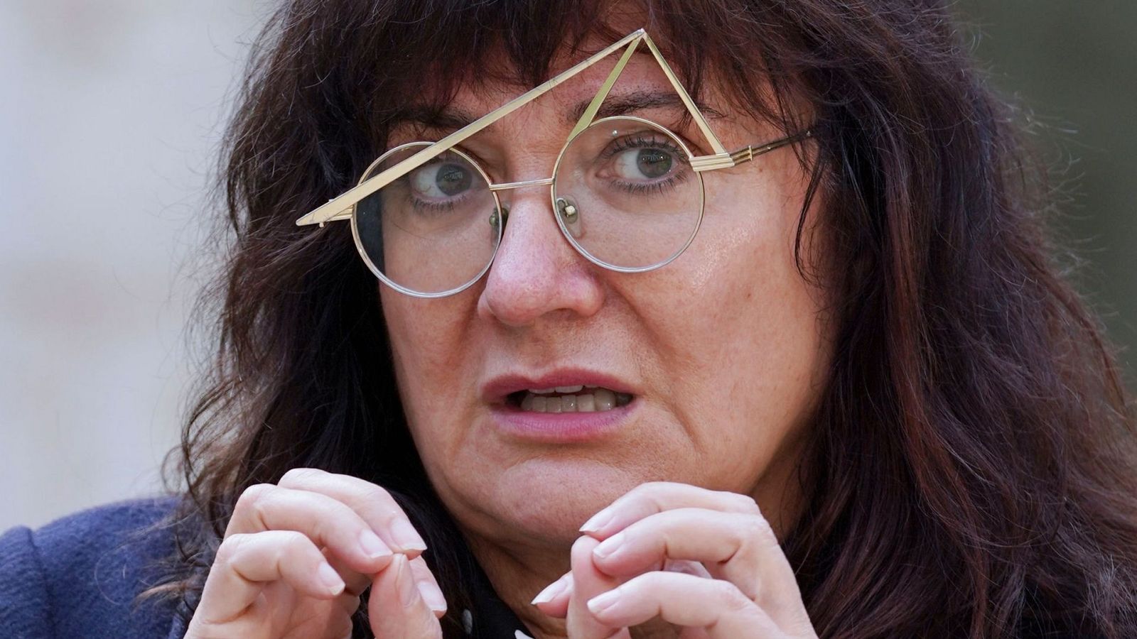 Cine, gafas, 'charneguismo', bullying, amor y reencarnación: Isabel Coixet