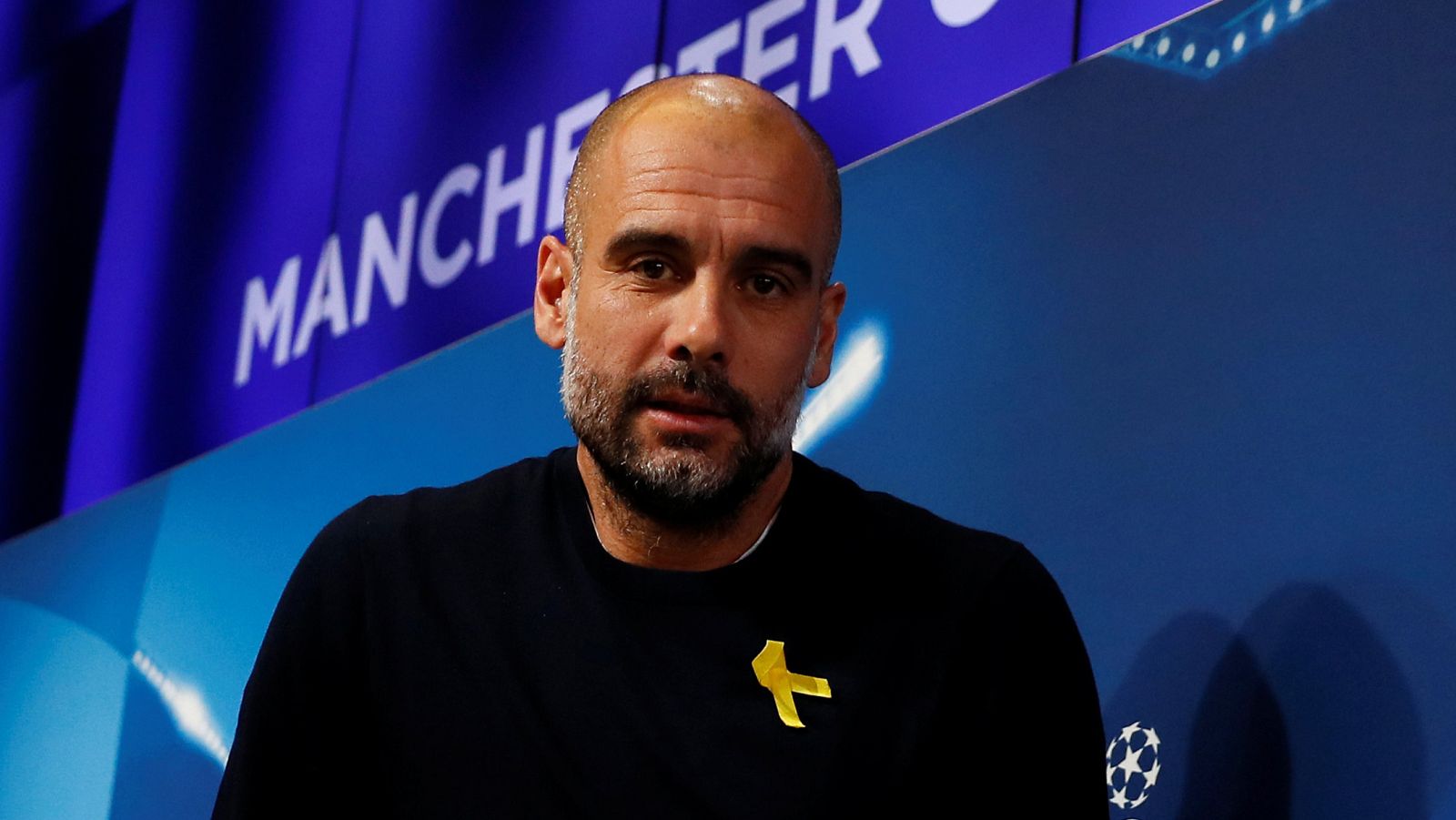 Guardiola, multado con 22.500 euros por llevar el lazo amarillo