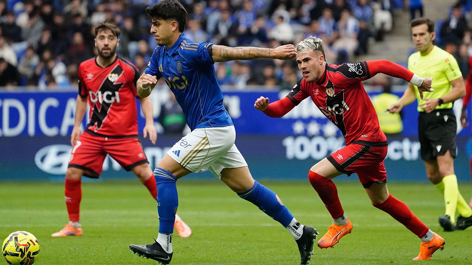 Suspendido el Rayo-Oviedo por el mal estado del césped del Estadio de Vallecas.