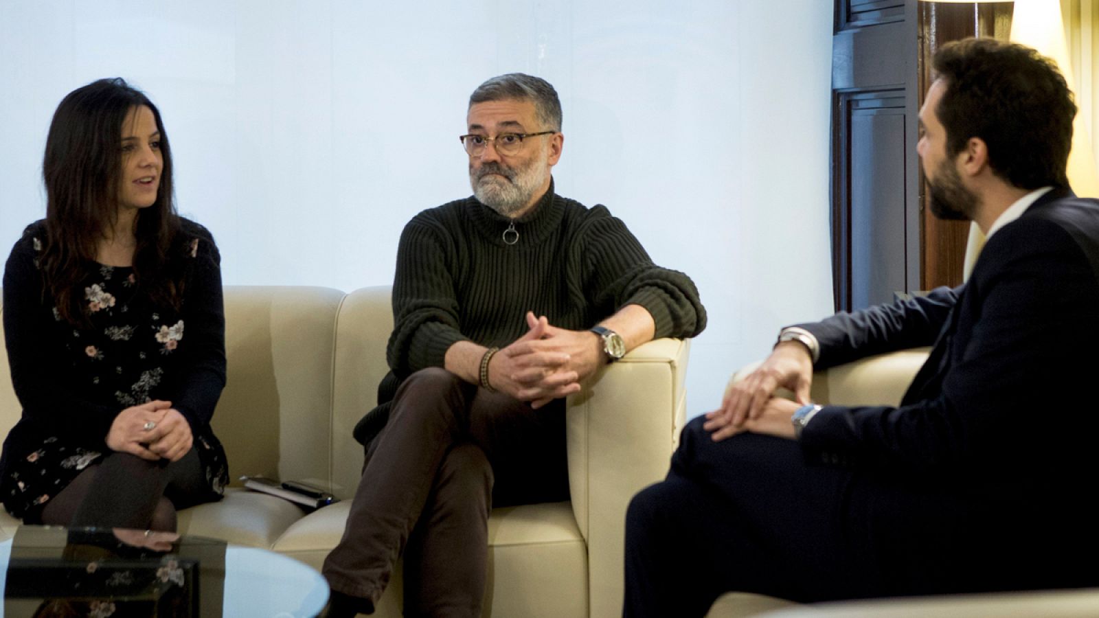 El diputado de la CUP Carles Riera, junto con otros miembros de su formación, se reúnen con el presidente del Parlament Roger Torrent, el pasado lunes