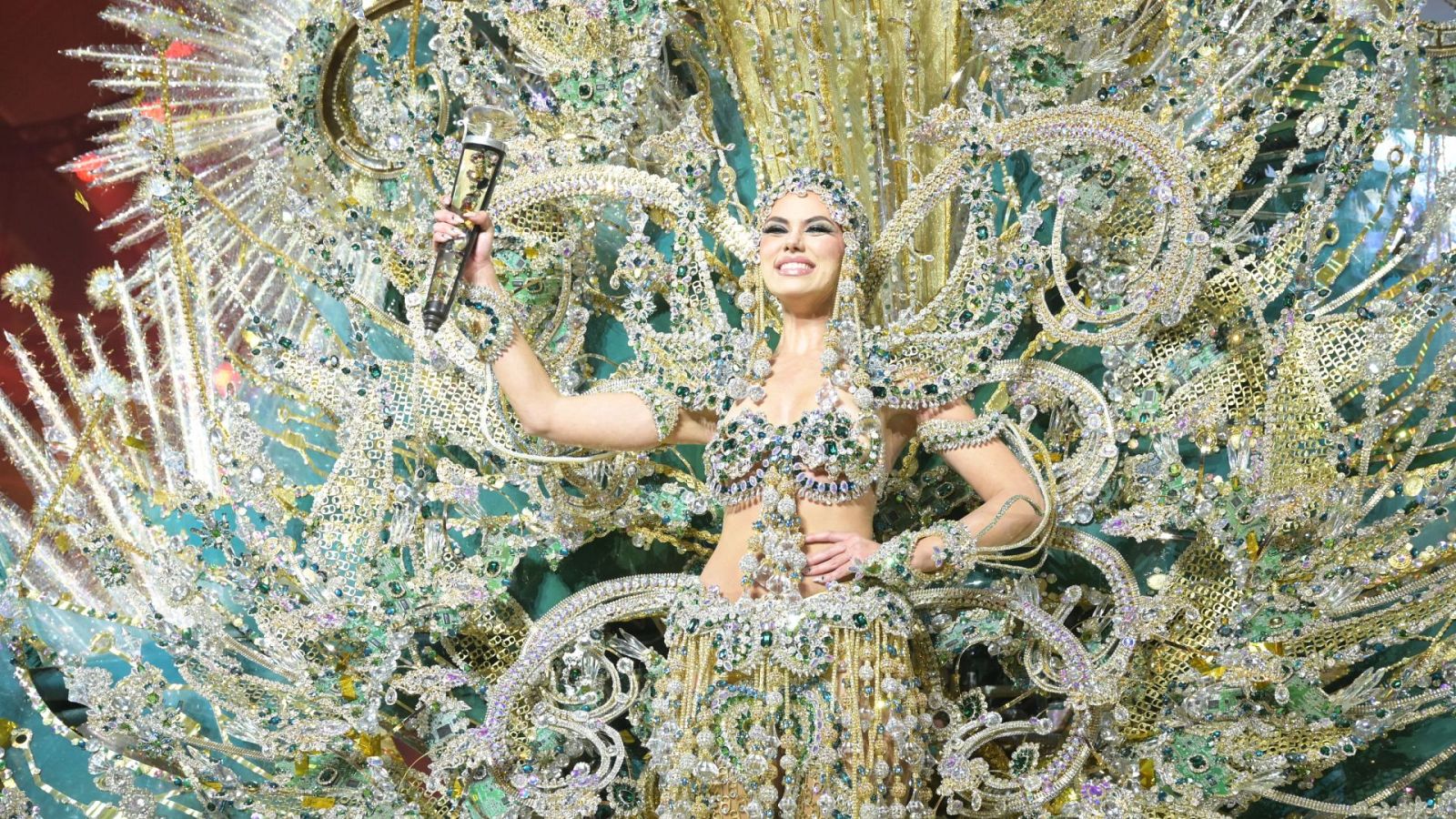 Elízabeth Ledesma Laker, elegida Reina del Carnaval de Santa Cruz de Tenerife 2025.