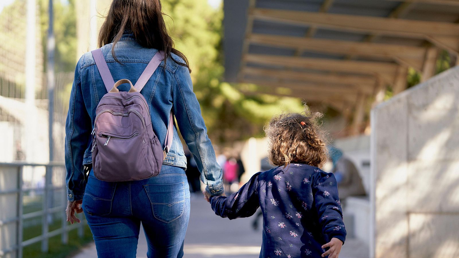 El Gobierno propone una prestación universal por crianza de hasta 200 euros al mes