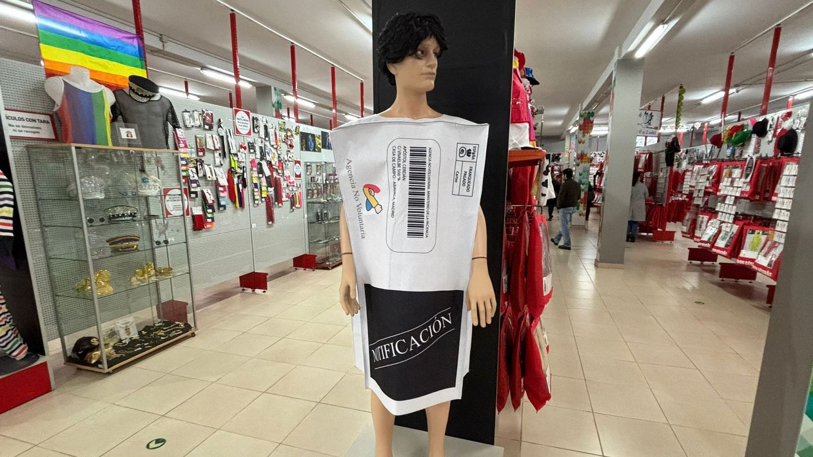 Disfraces 'made in Galicia': el modelo de éxito de una empresa familiar que exporta fantasía a media Europa