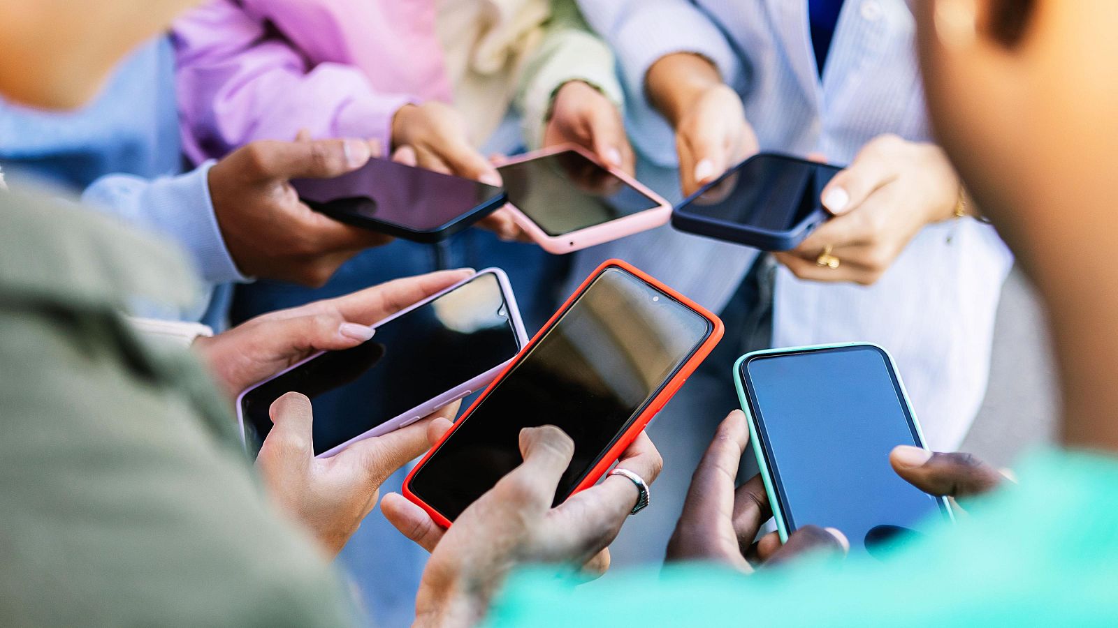 Portugal aprueba exigir consentimiento parental en redes sociales