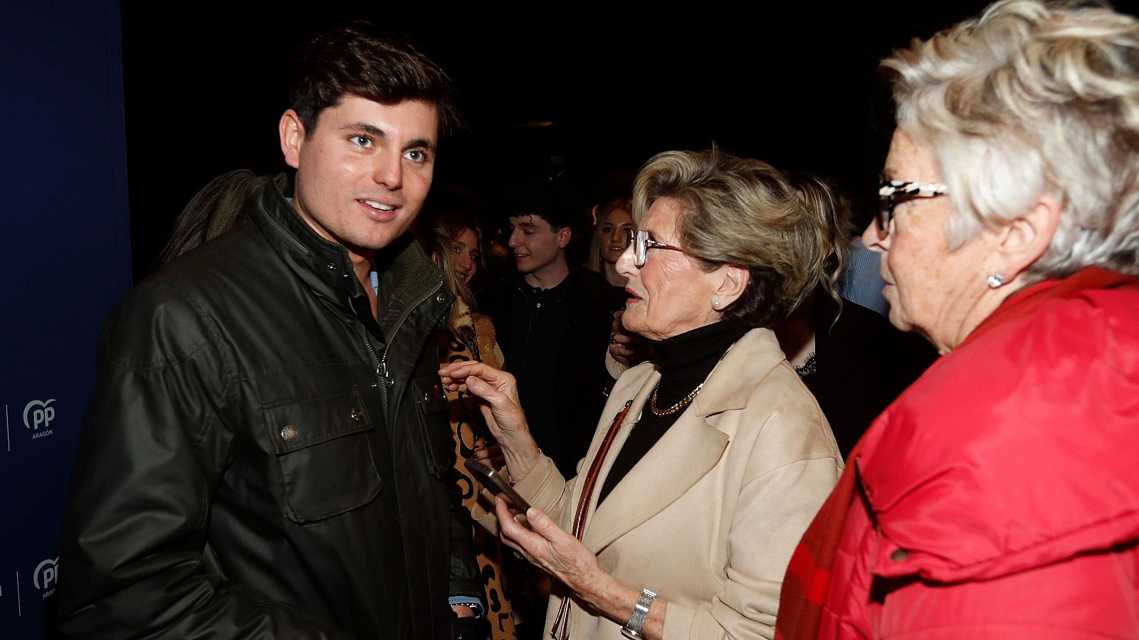 El agitador Vito Quiles, en un encuentro "informal" con jóvenes de Nuevas Generaciones durante el fin de campaña electoral del PP en Aragón