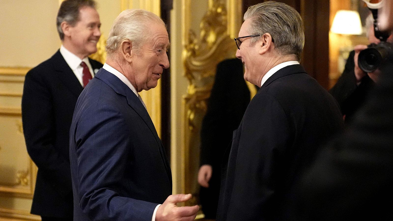 El terremoto Epstein sacude Reino Unido