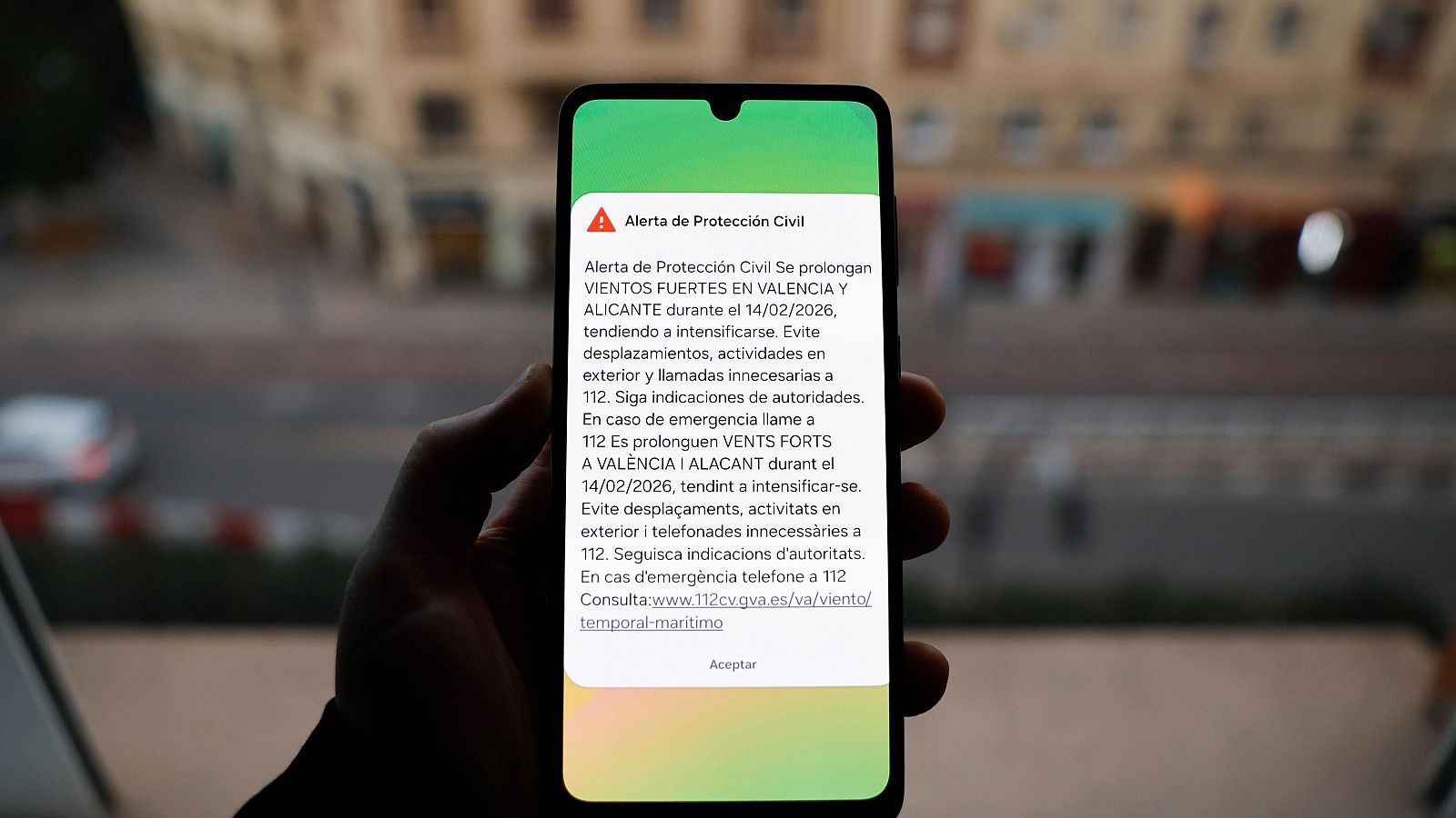 Mensaje Es-Alert enviado a los móviles por fuertes vientos en la Comunidad Valenciana