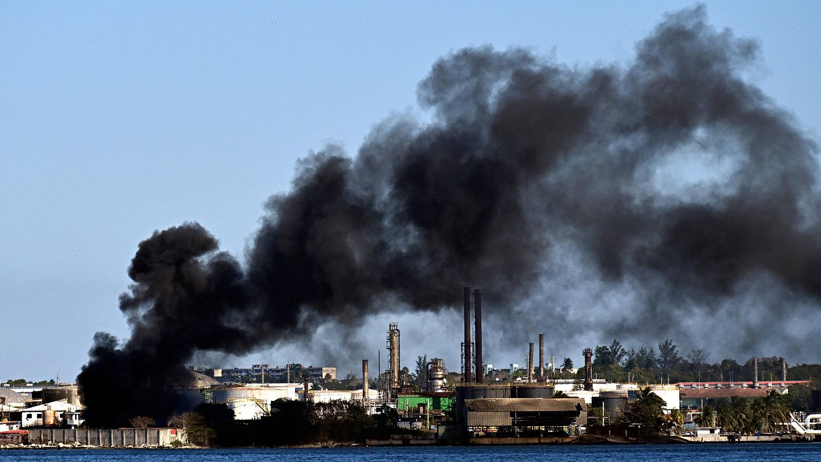 Incendio en la refinería refinería Ñico López de La Habana, Cuba