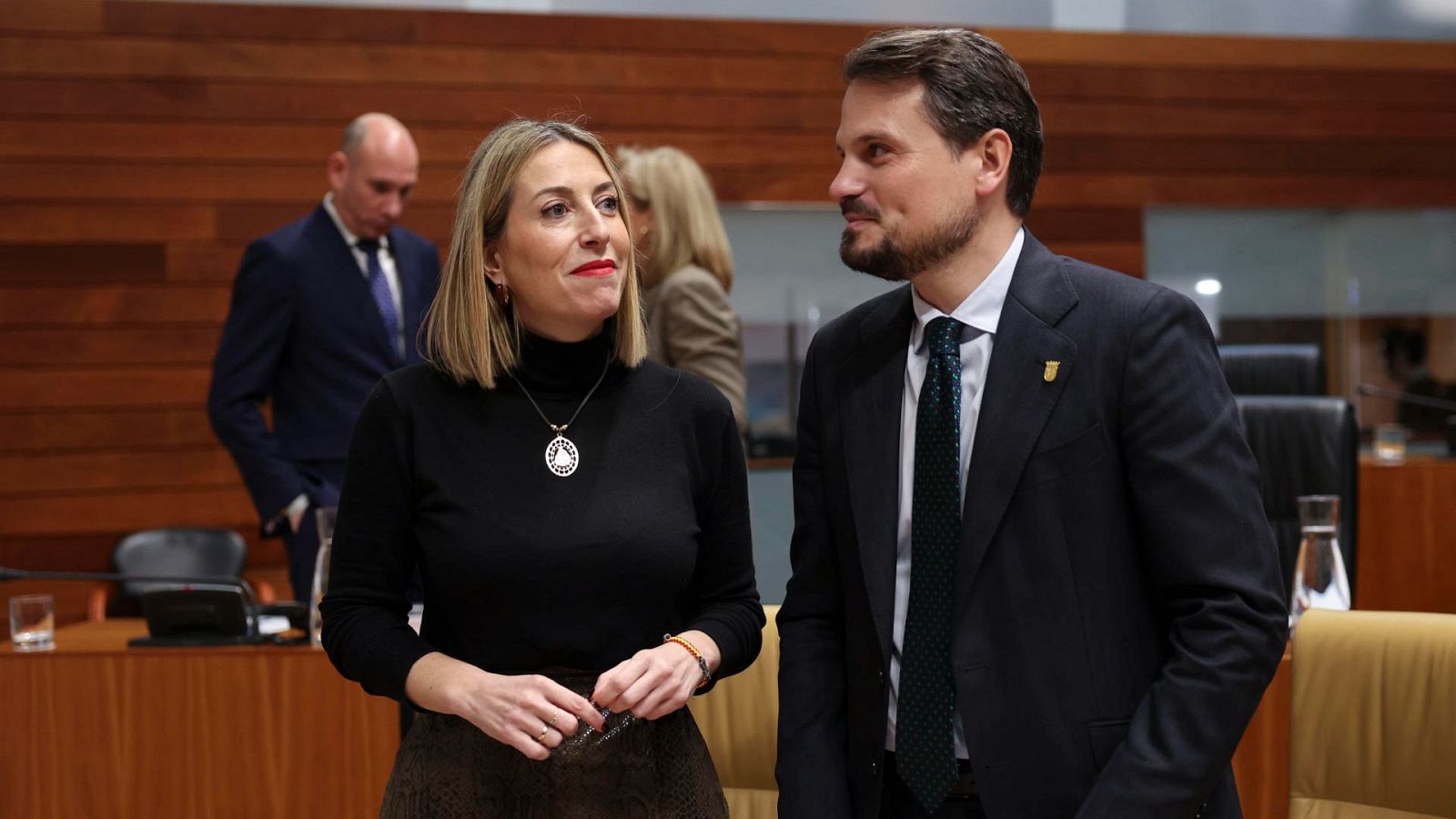 El PP llama a Vox a la "responsabilidad" en Aragón y Extremadura y estos responden: "No seremos muleta de nadie"