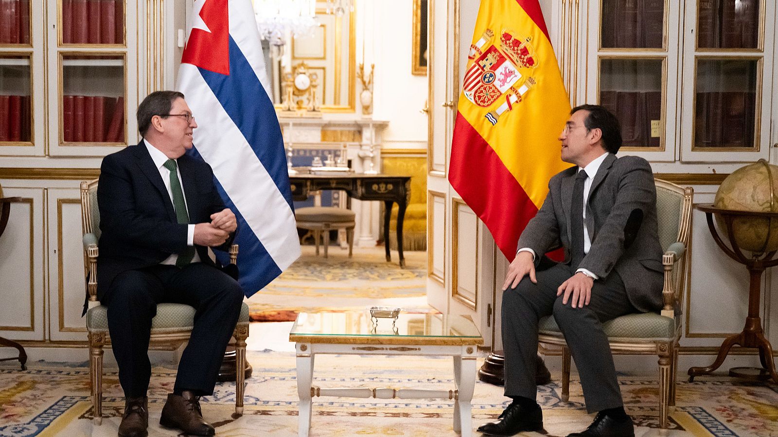 Albares promete ayuda humanitaria a Cuba