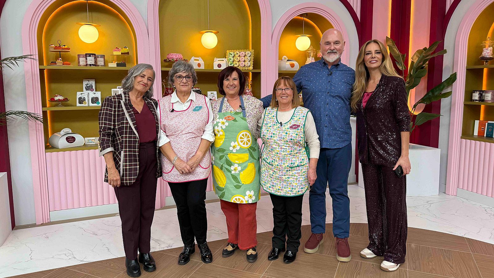 Tres señoras visitan las cocinas de 'Top Chef: Dulces y Famosos'