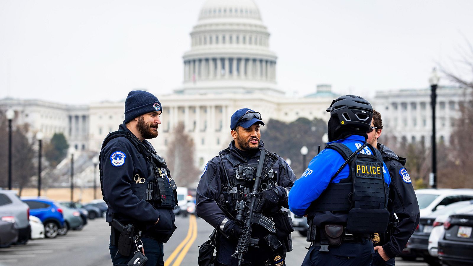 Detienen a un hombre armado en EE.UU. con una escopeta tras correr hacia el Capitolio