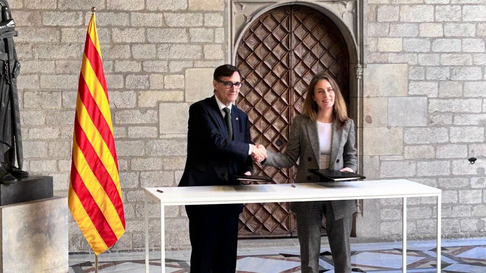 El president de la Generalitat, Salvador Illa, es reuneix amb la presidenta dels Comuns al Parlament, Jéssica Albiach