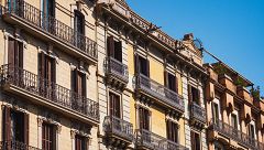 El Govern y Comuns acuerdan cambiar la ley para limitar la compra especulativa de vivienda "antes de verano"