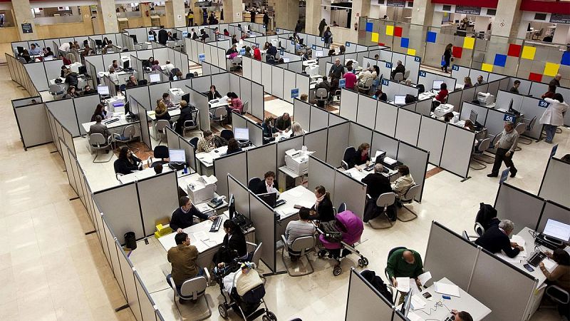 Los detalles de la subida salarial a los funcionarios: 35 horas y más empleo si hay cuentas saneadas