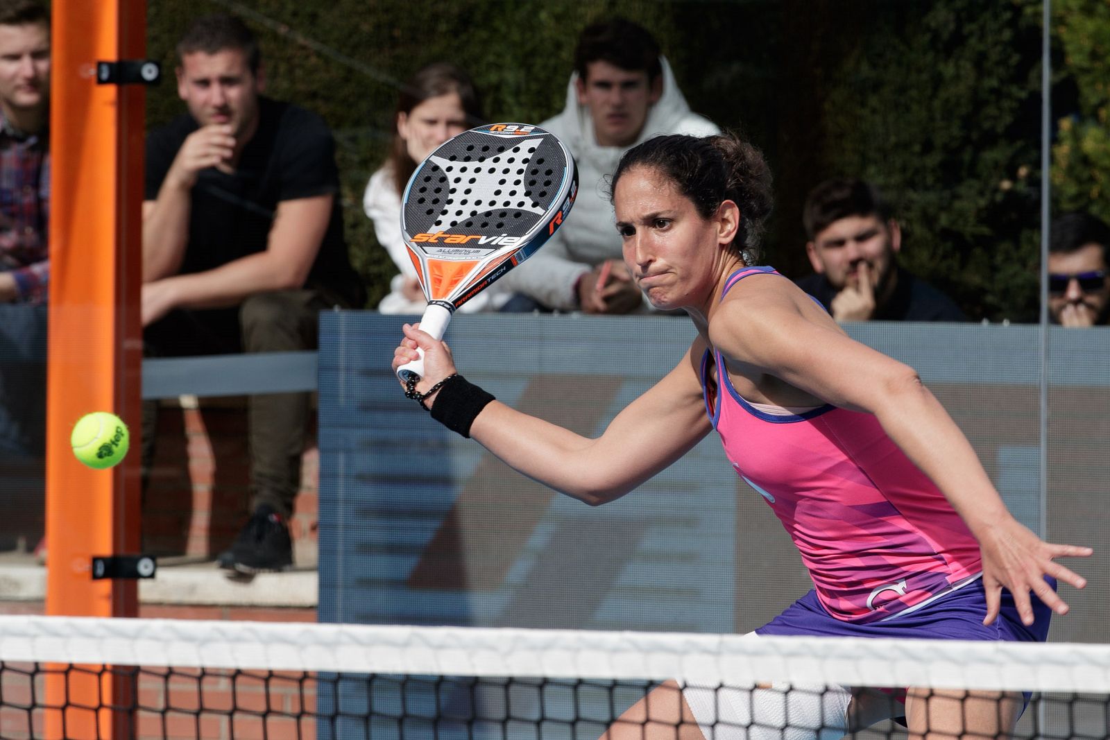 Una jugadora en el Campeonato de España de pádel por equipos