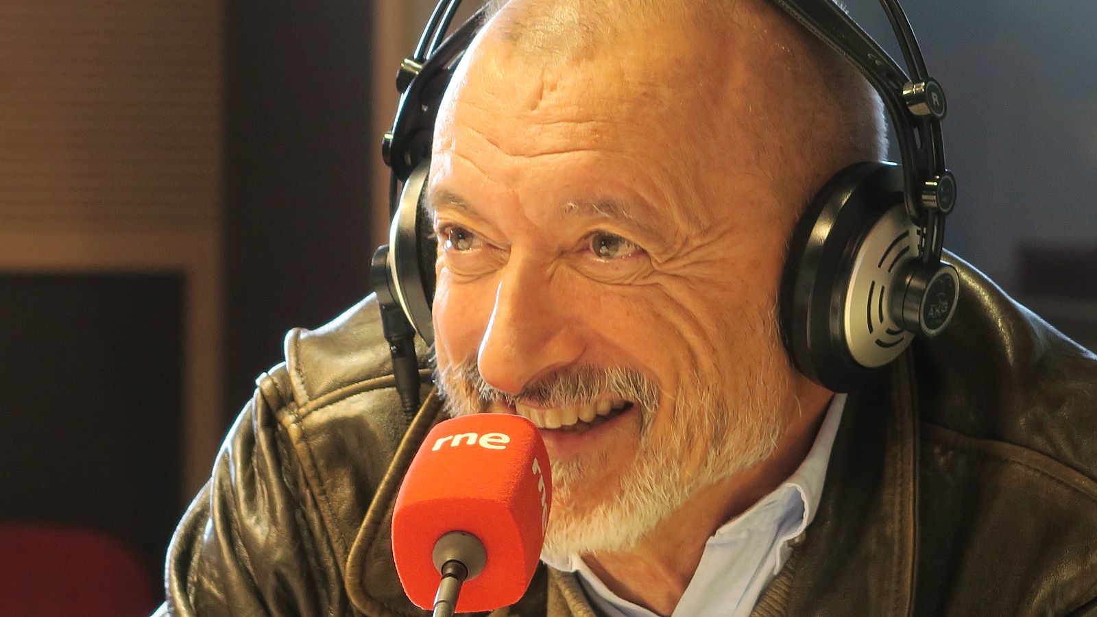 No es un día cualquiera - Entrevista a Arturo Pérez-Reverte