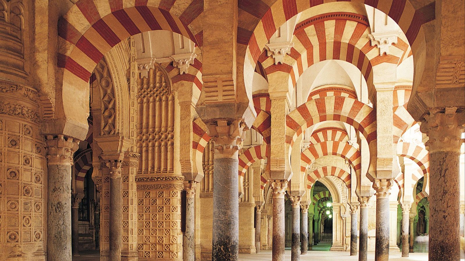 Andalucía, Cataluña y Madrid son los destinos turísticos más recomendados por ChatGPT