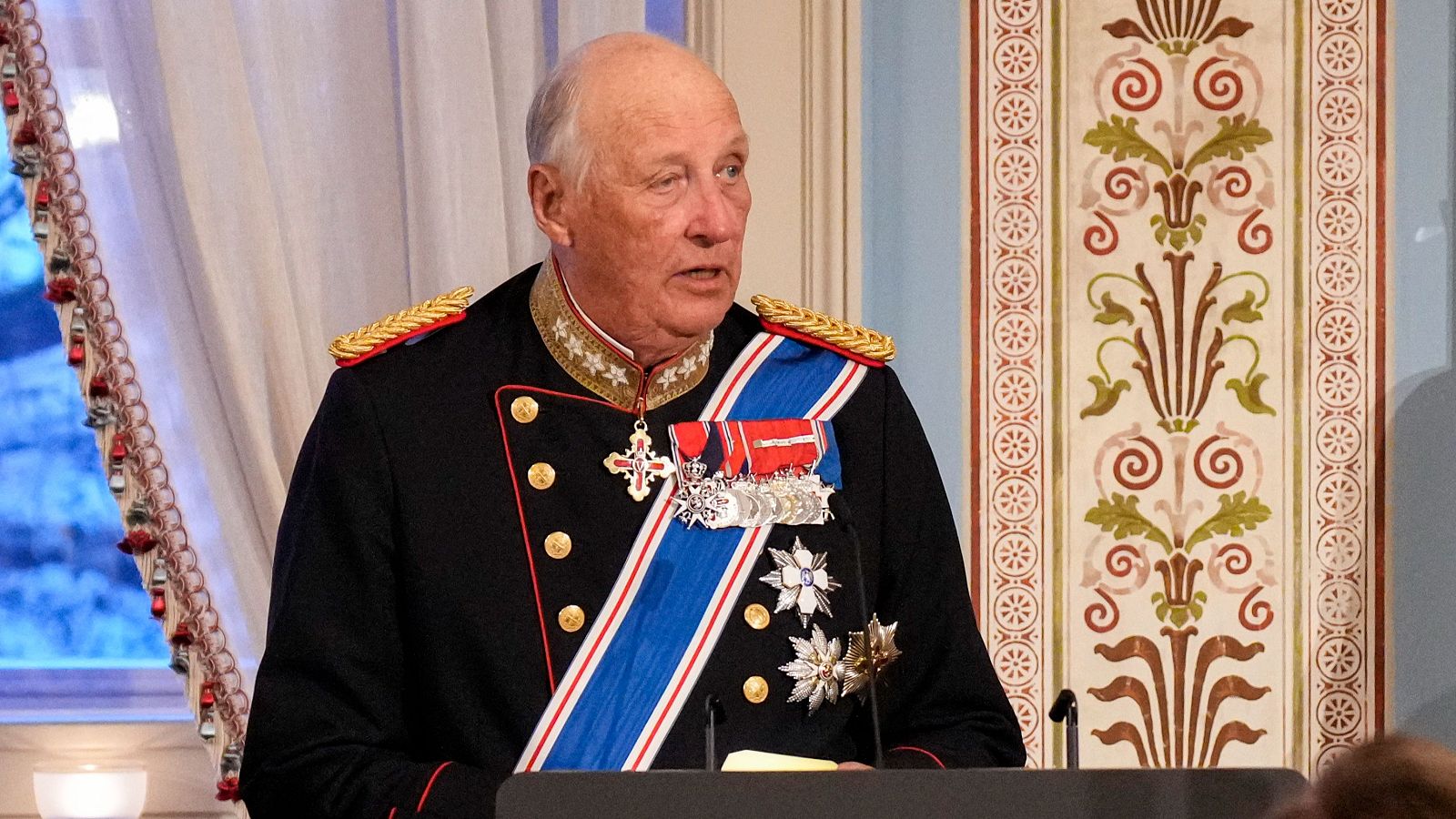 El rey Harald V de Noruega, hospitalizado en Tenerife por una infección y deshidratación