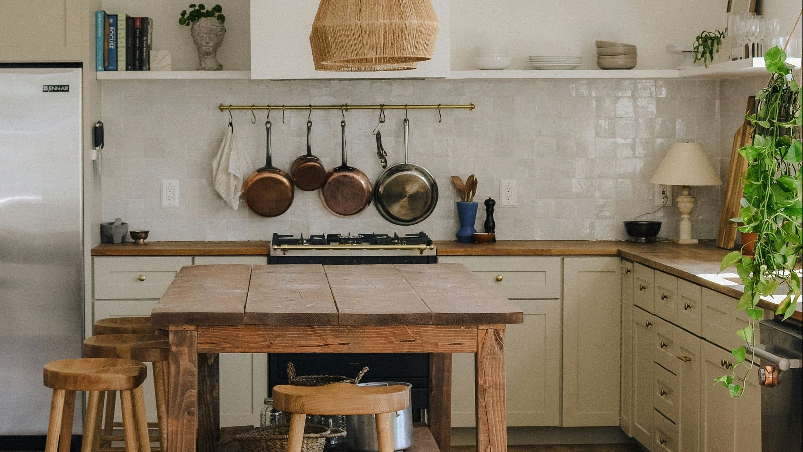 ¿Por qué los colores cálidos ganan la partida?: La masterclass de decoración de 'DecoMasters'