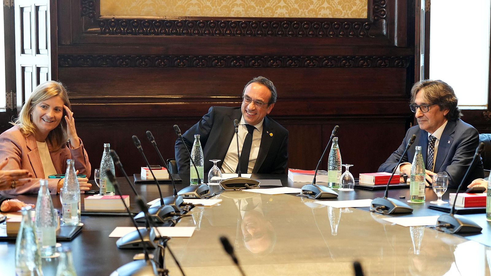 La vicepresidenta del Parlament, Raquel Sans; el president del Parlament, Josep Rull, i el vicepresident segon, David Pérez, en la reunió de la mesa