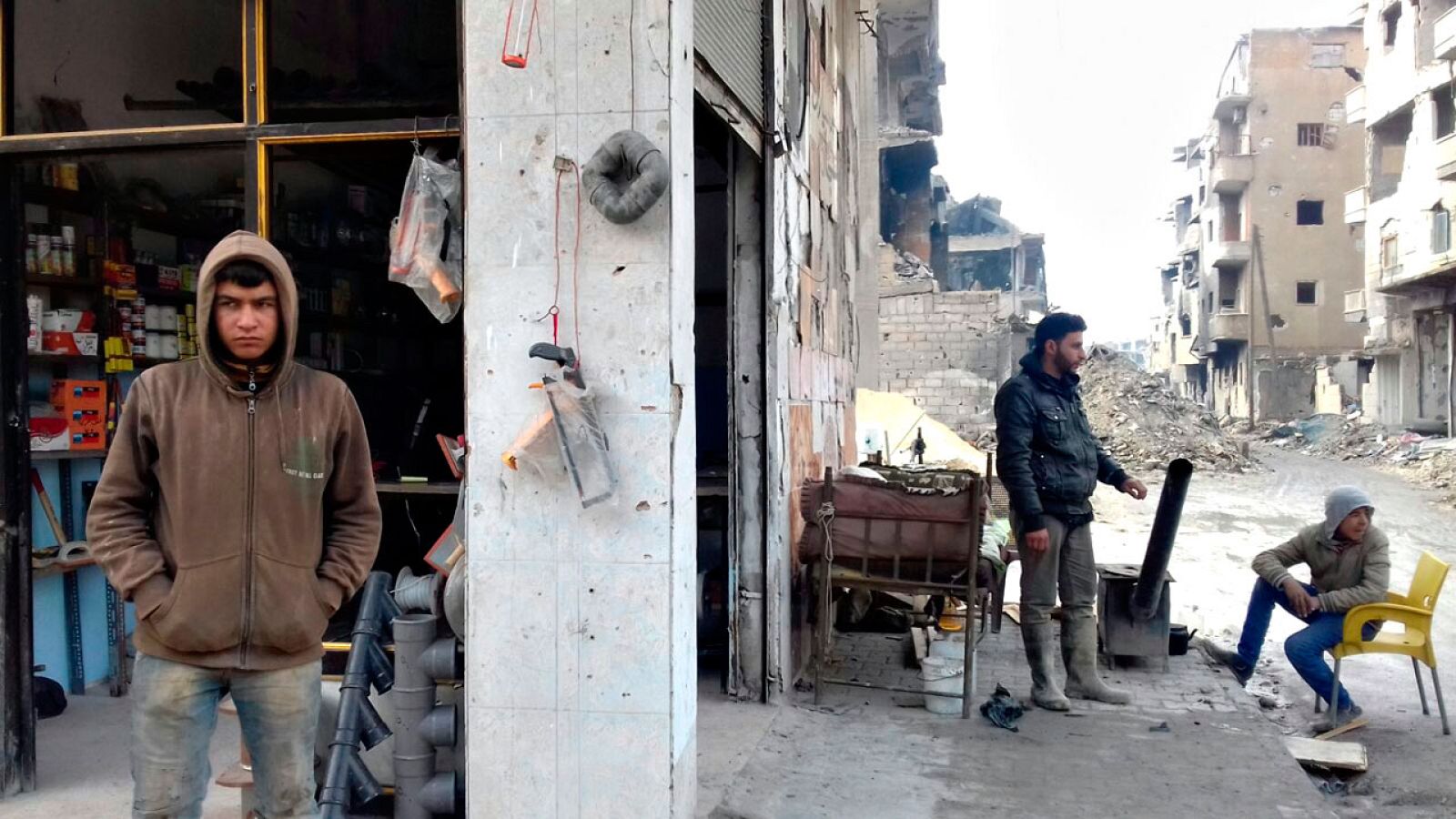 Las calles de Raqqa tratan de recuperar la normalidad tras liberarse del yugo del Estado Islámico