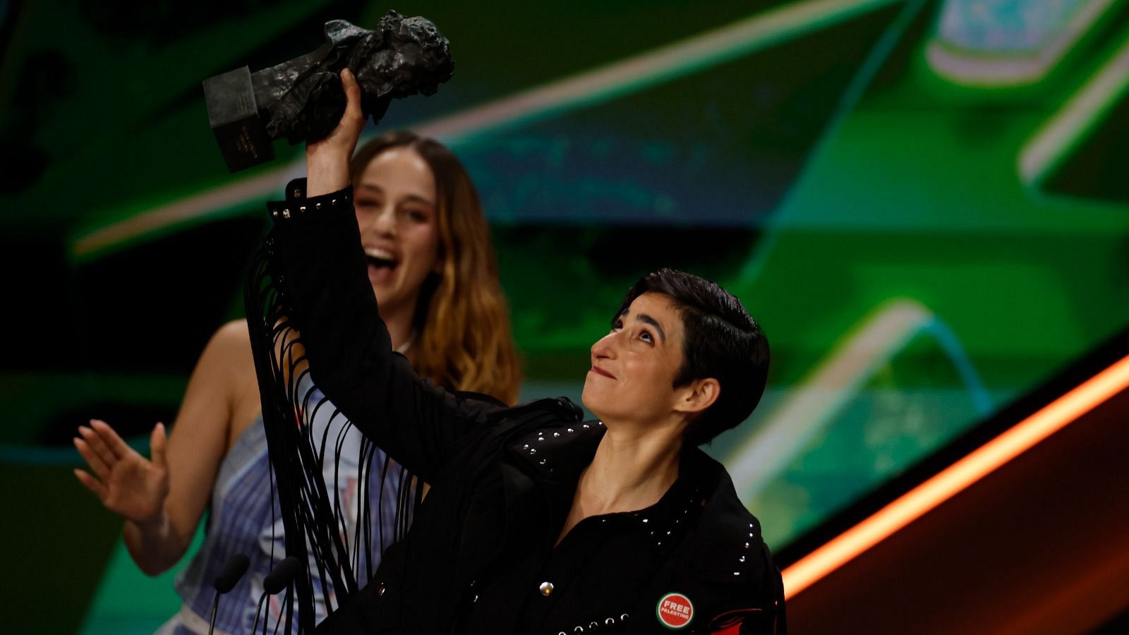 Alba Flores recoge el Goya a Mejor canción original.