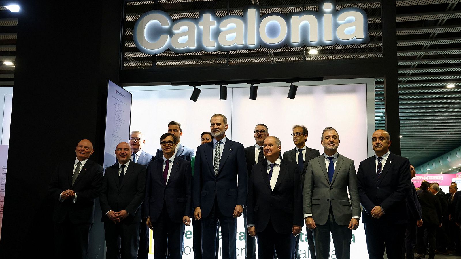 Fotografia d'autoritats a l'stand de Catalunya al MWC