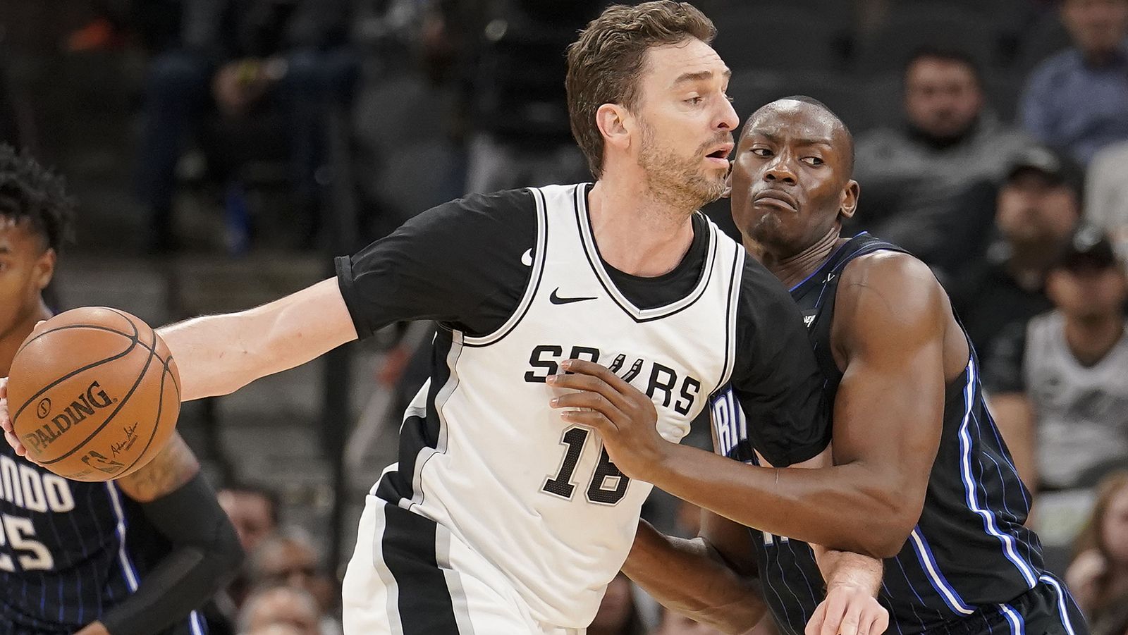 Pau Gasol a ayuda a los Spurs a vencer a los Orlando Magic
